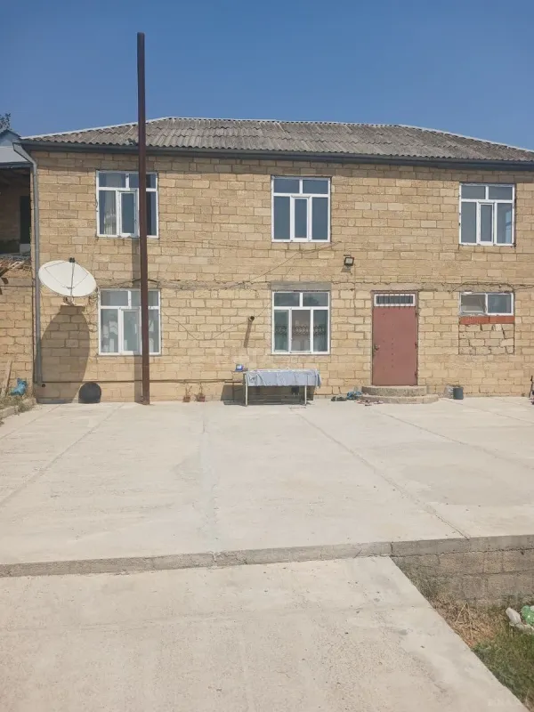 Satılır 6 otaqlı həyət evi 232 m²