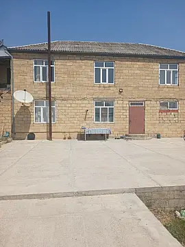 Satılır 6 otaqlı həyət evi 232 m²