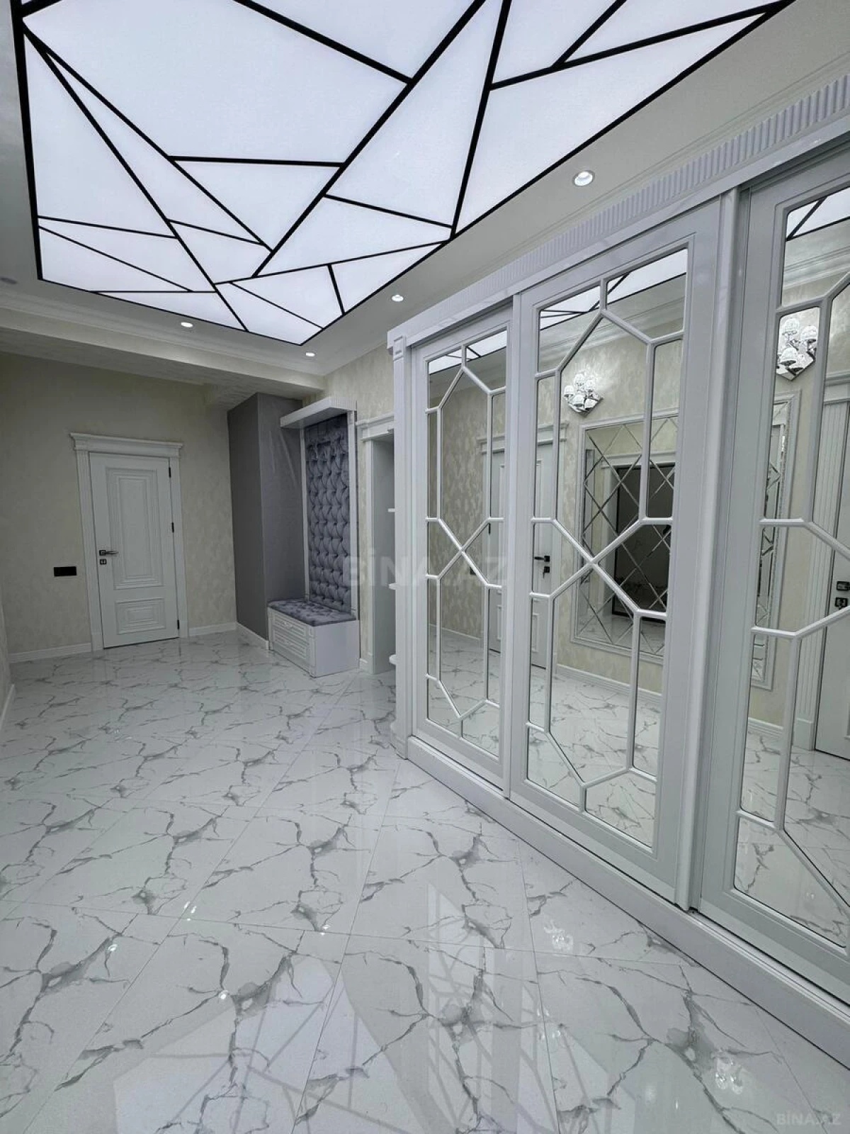 Satılır 2 otaqlı mənzil 96 m²