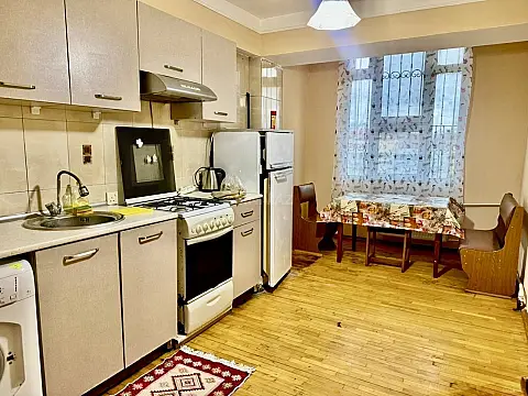 Kirayə verilir 2 otaqlı mənzil 80 m²