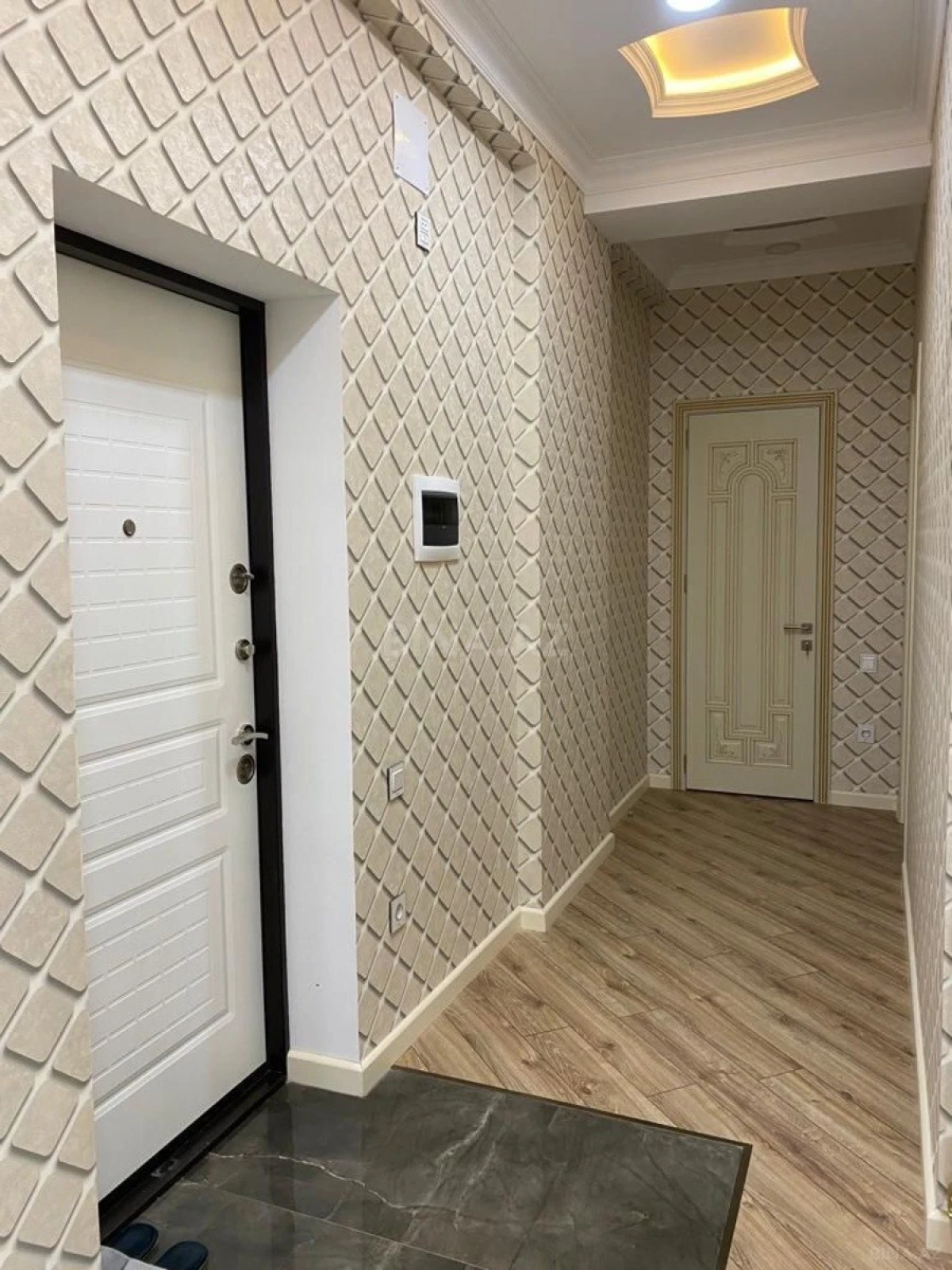 Satılır 2 otaqlı mənzil 93 m²