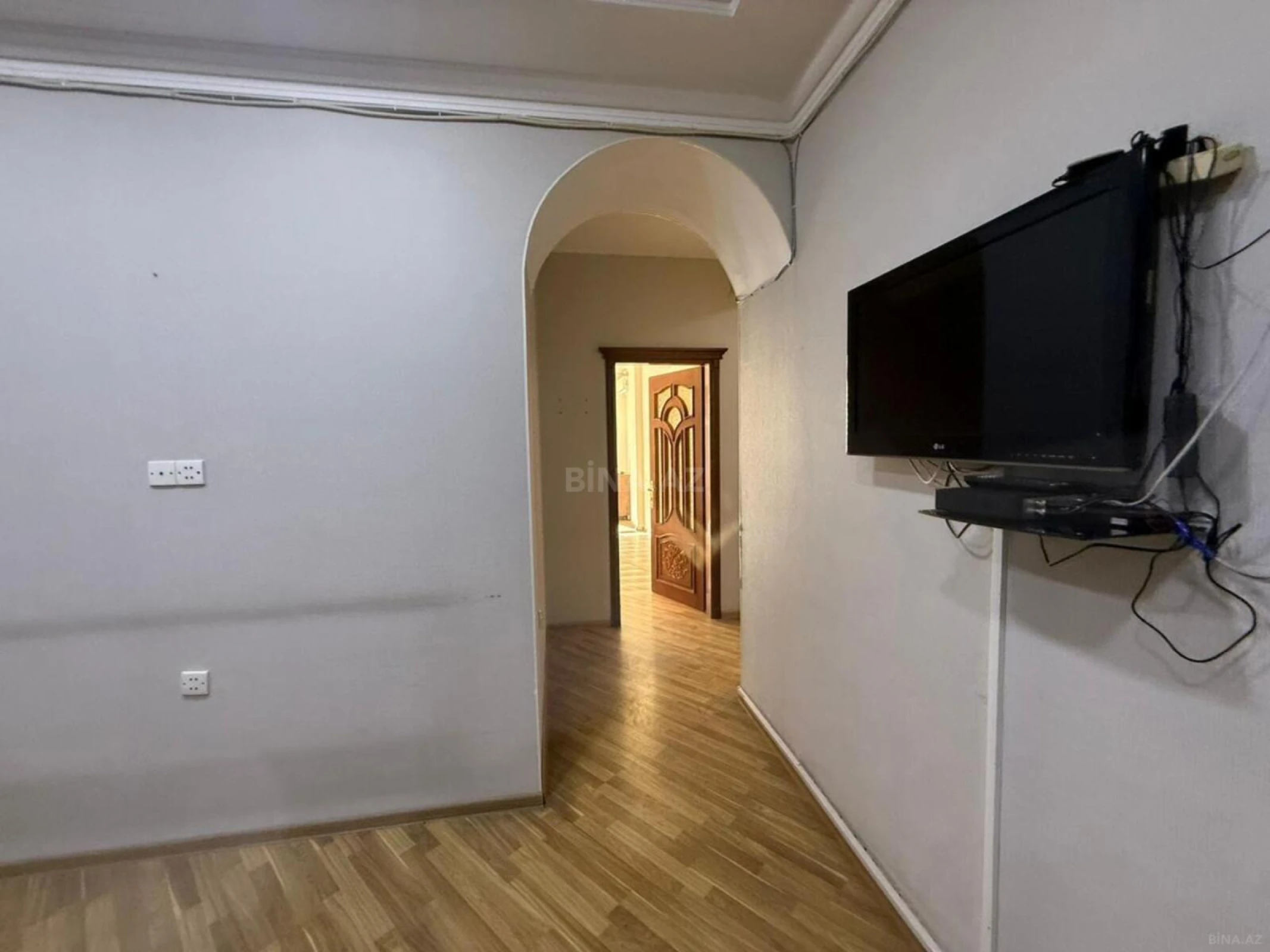 Satılır 5 otaqlı mənzil 192 m²