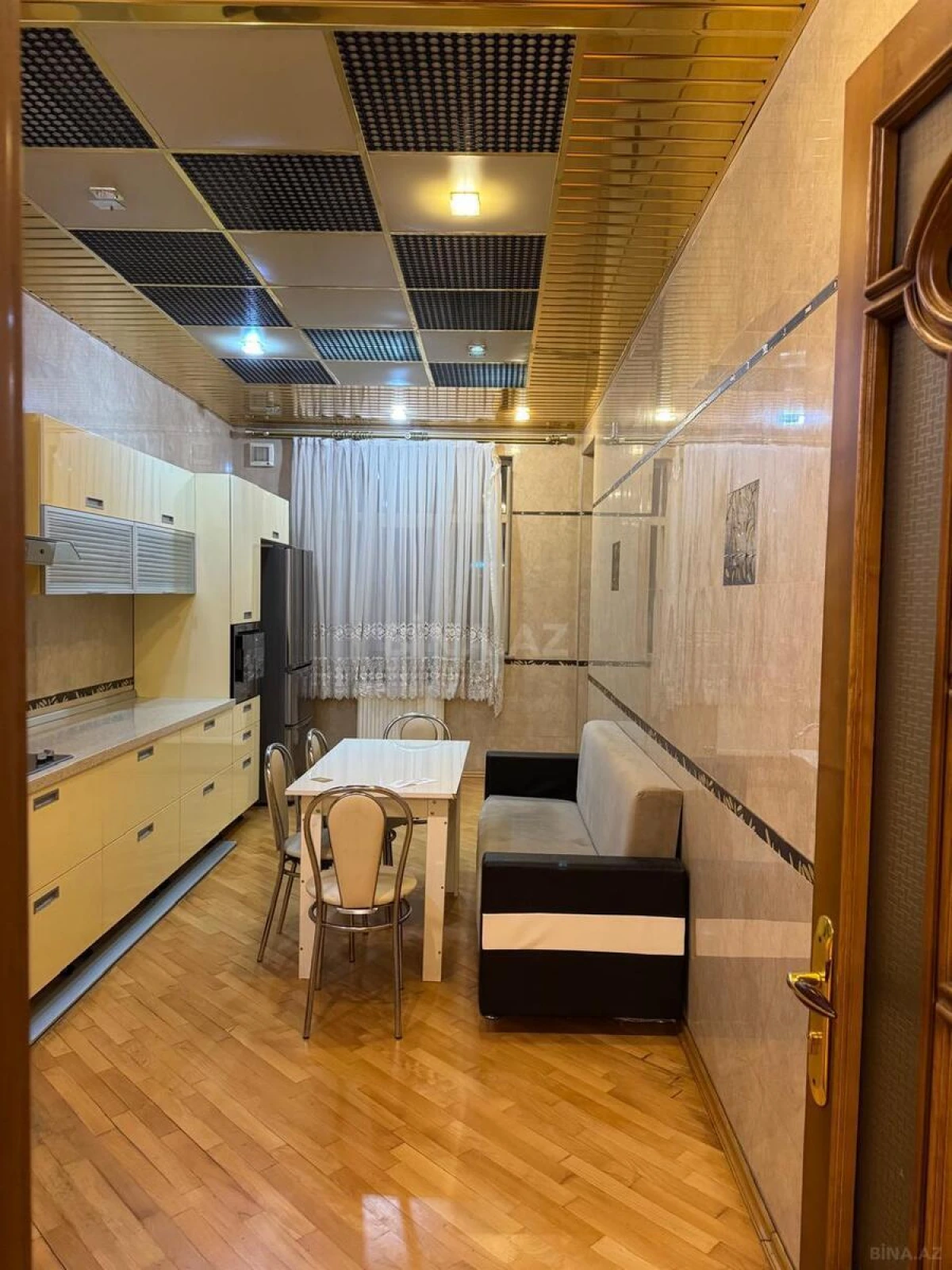Kirayə verilir 4 otaqlı mənzil 170 m²
