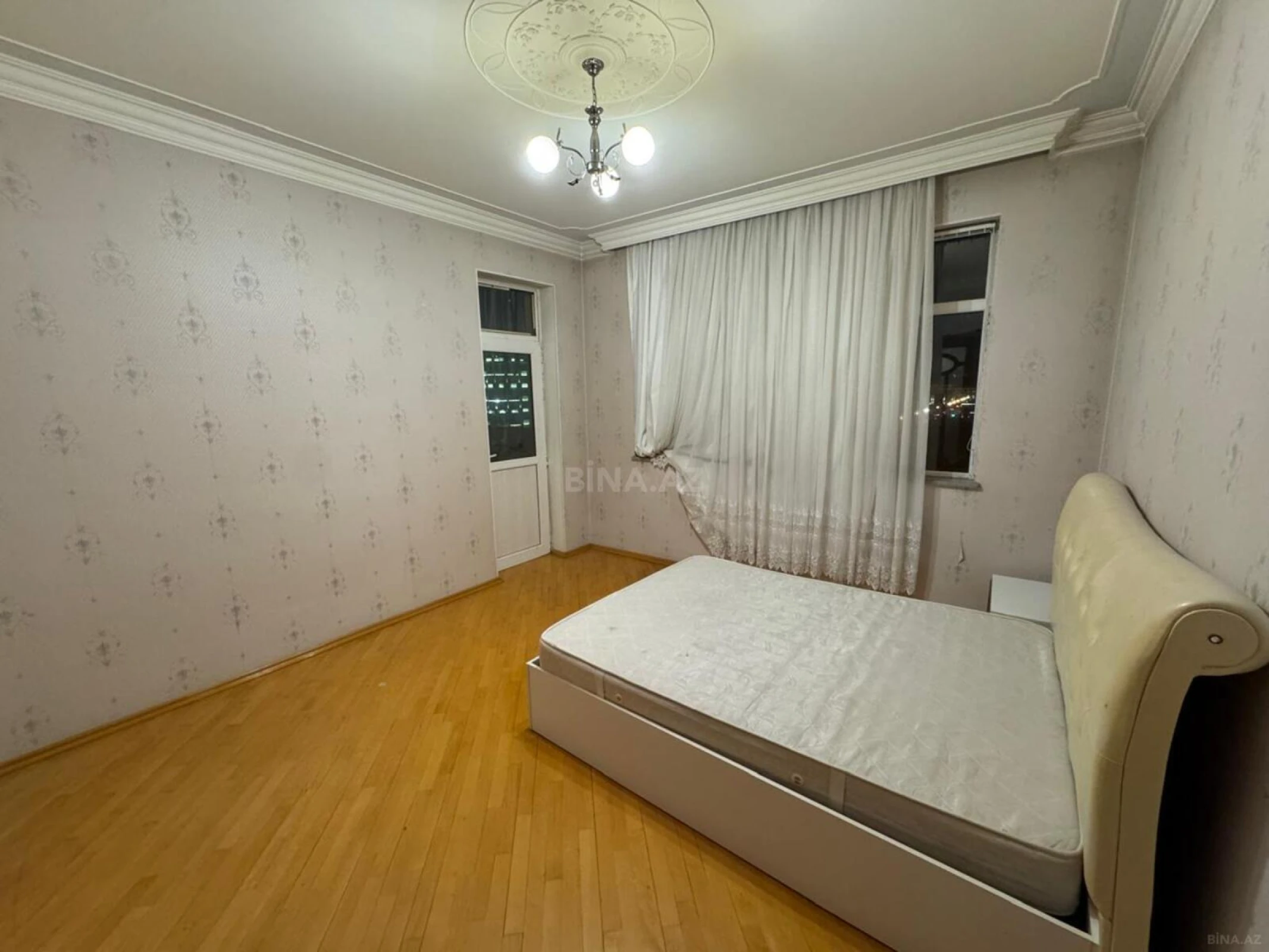 Kirayə verilir 4 otaqlı mənzil 170 m²