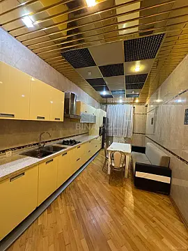 Kirayə verilir 4 otaqlı mənzil 170 m²