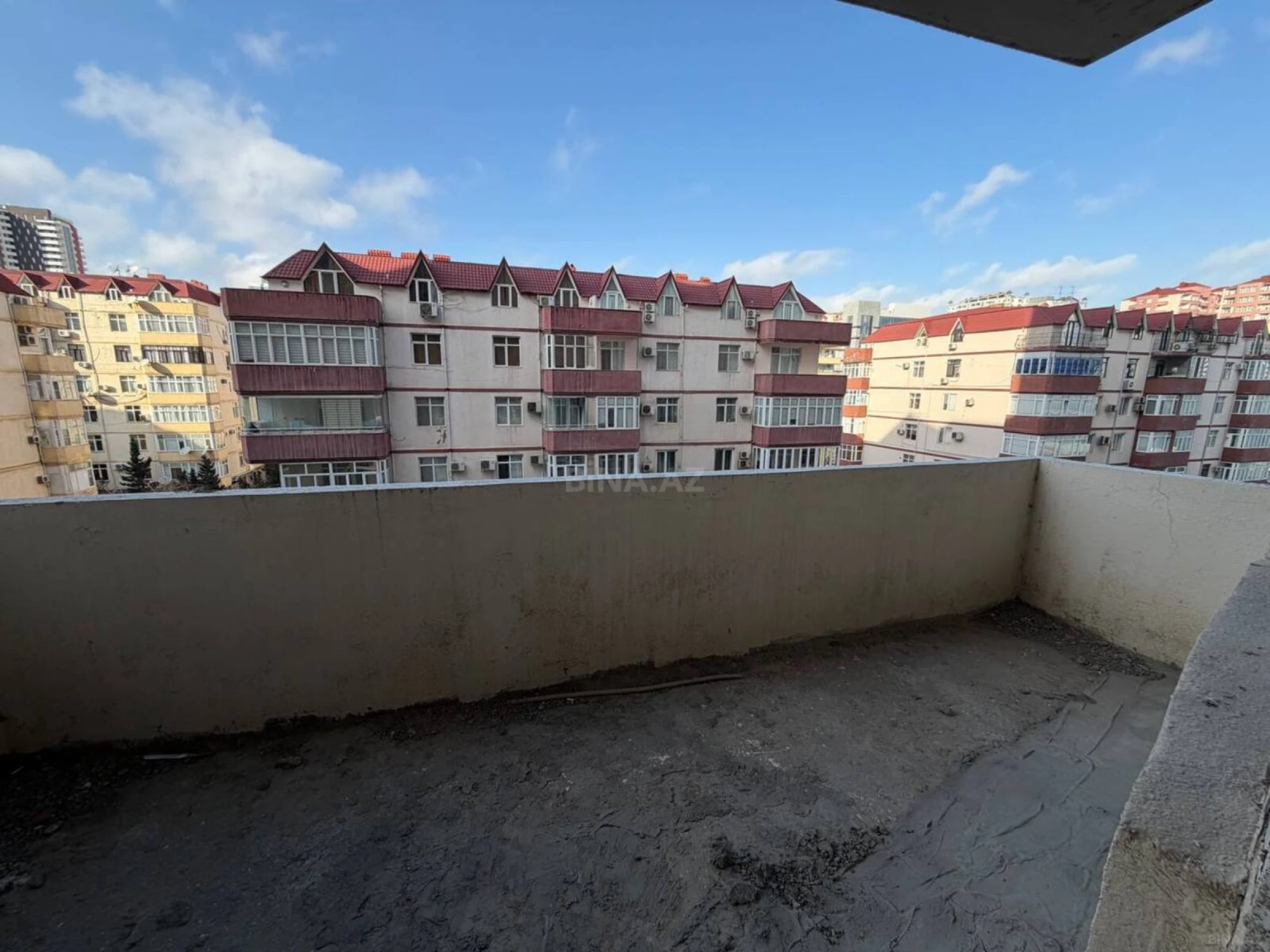 Satılır 4 otaqlı mənzil 153 m²