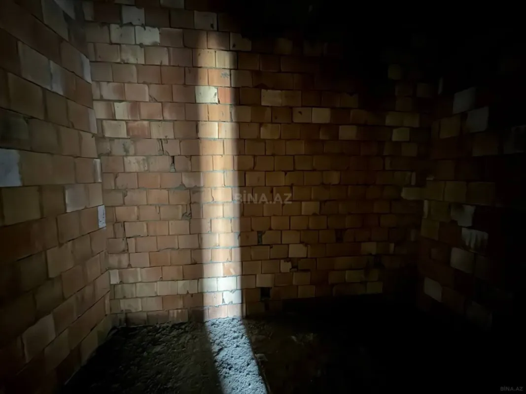 Satılır 4 otaqlı mənzil 153 m²