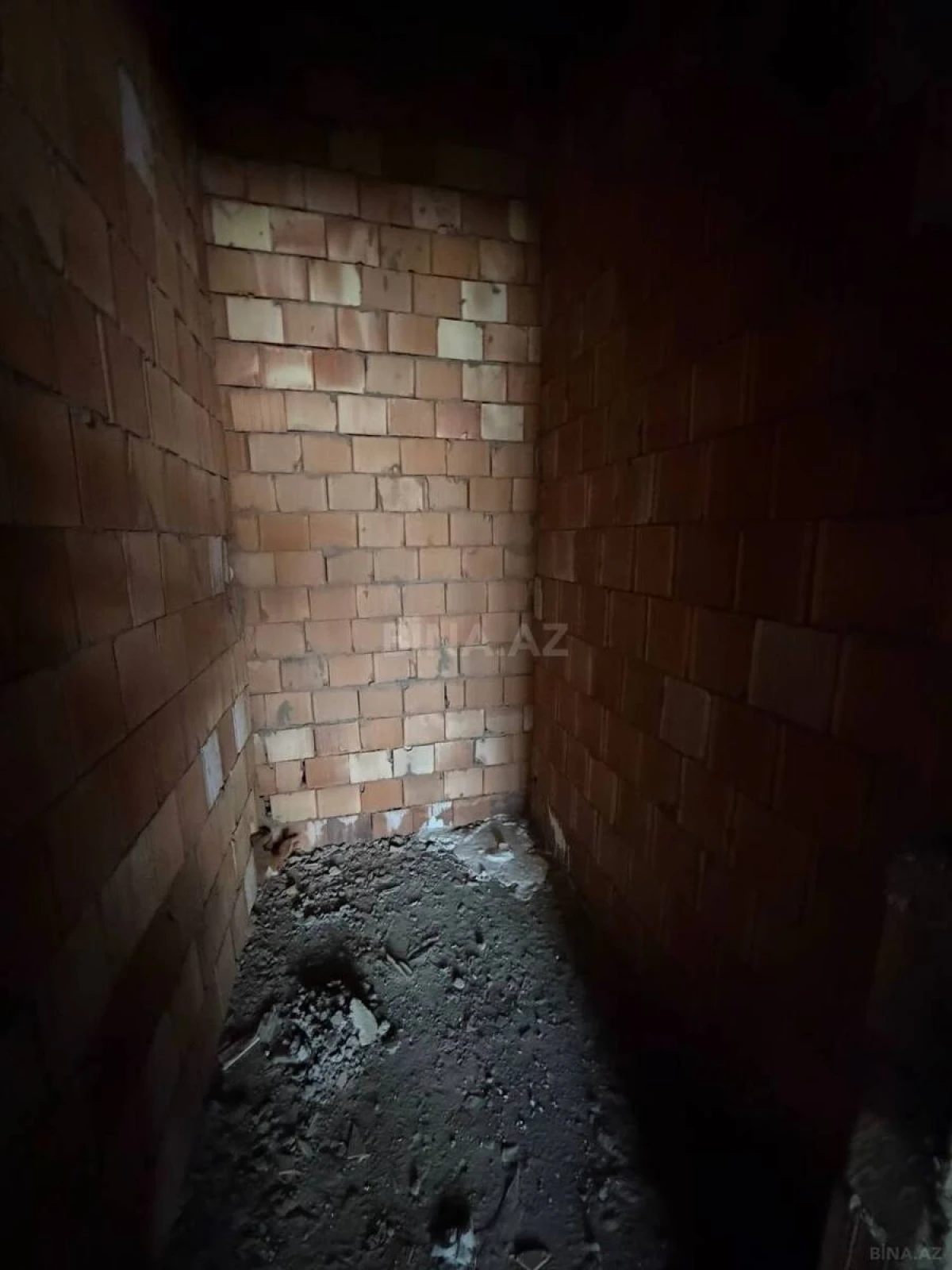 Satılır 4 otaqlı mənzil 153 m²