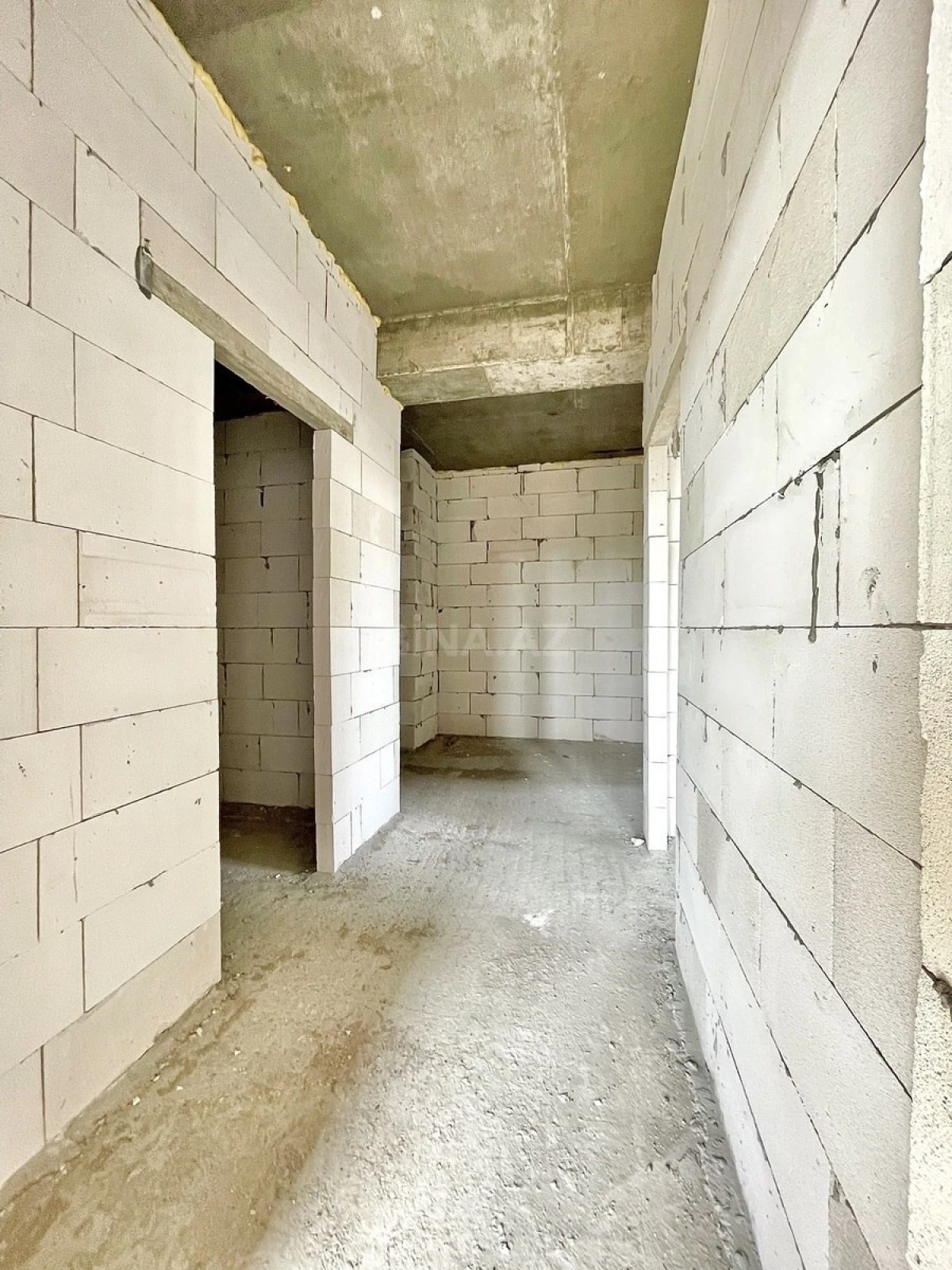 Satılır 2 otaqlı mənzil 106 m²