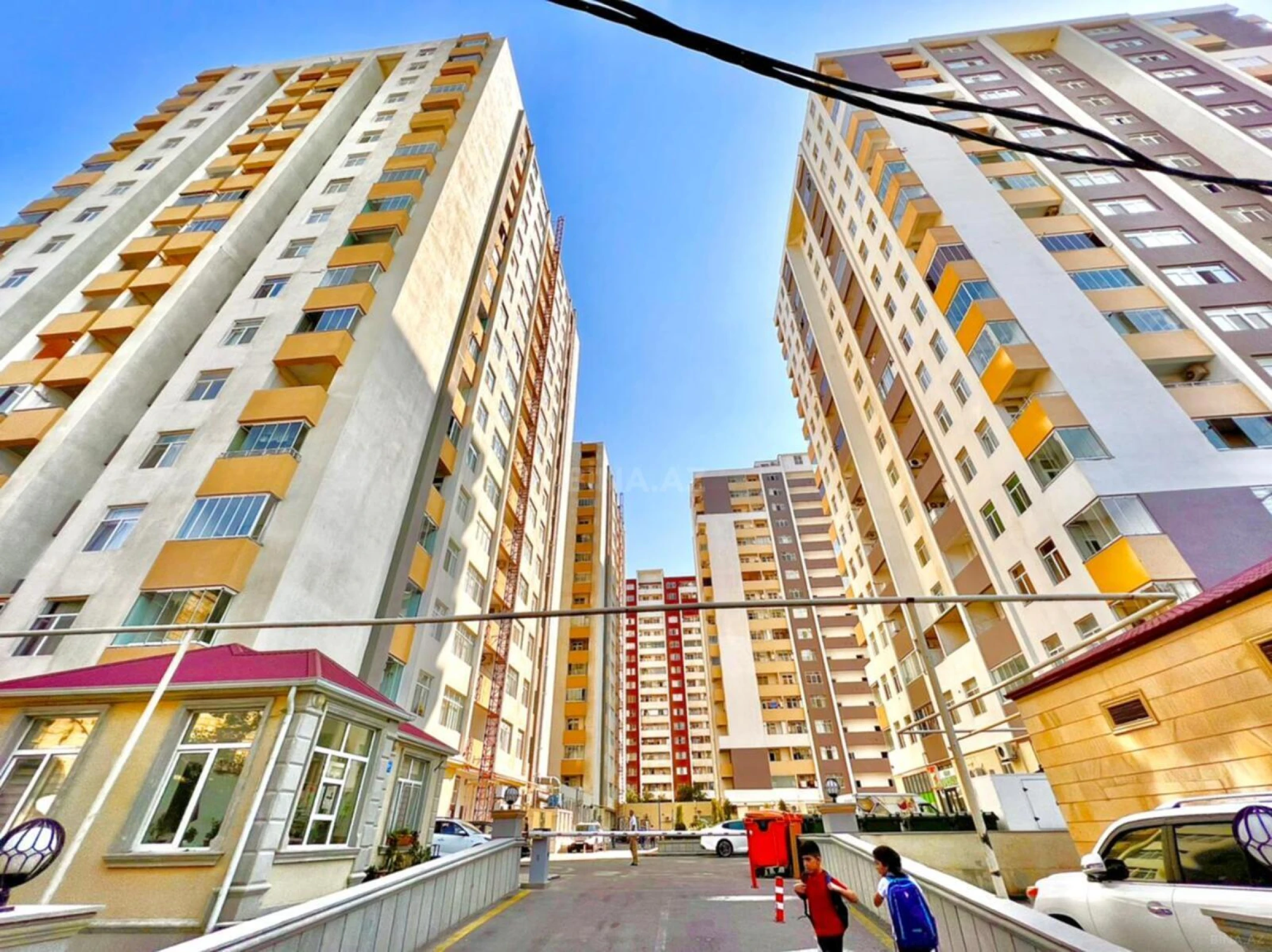Satılır 2 otaqlı mənzil 106 m²
