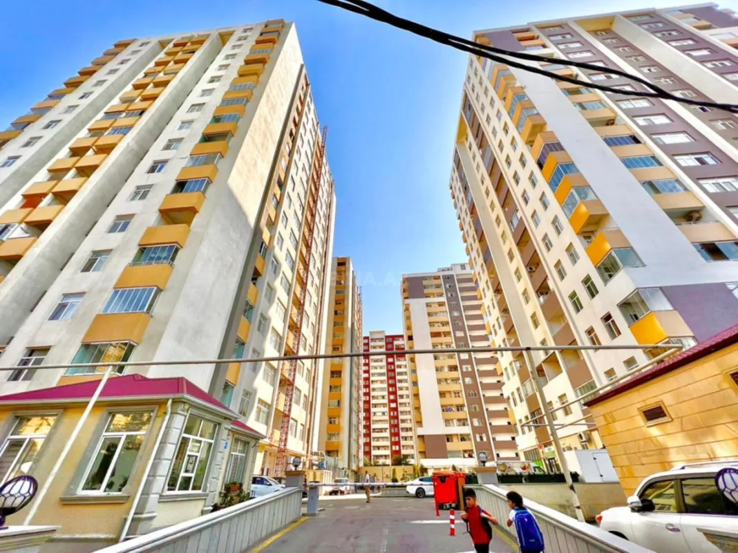 Satılır 2 otaqlı mənzil 106 m²