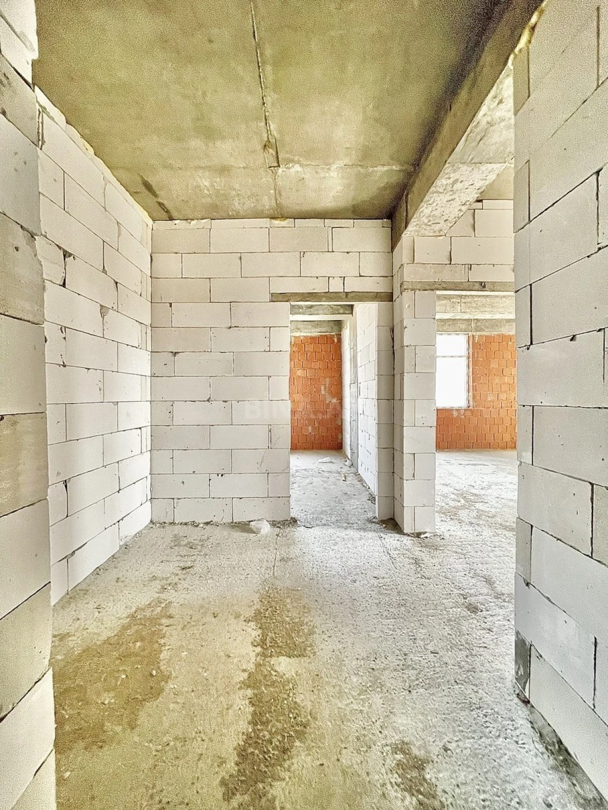 Satılır 2 otaqlı mənzil 106 m²