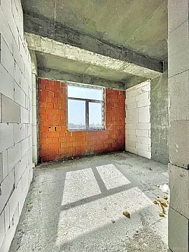 Satılır 2 otaqlı mənzil 106 m²