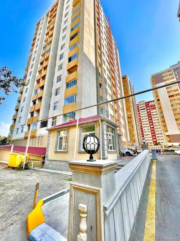 Satılır 2 otaqlı mənzil 106 m²
