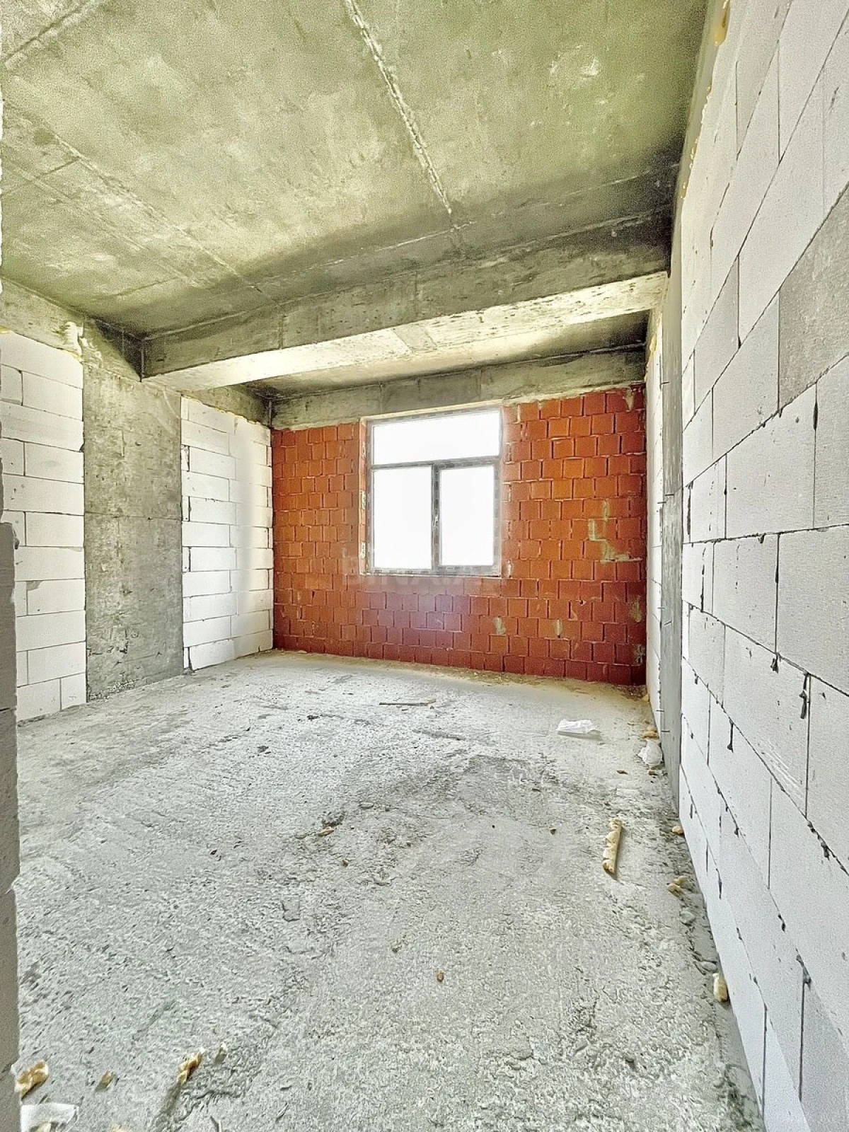 Satılır 2 otaqlı mənzil 106 m²