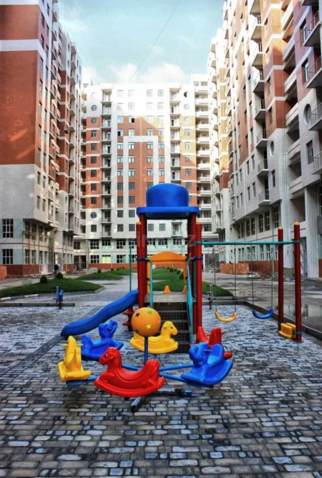 Satılır 3 otaqlı mənzil 101 m²