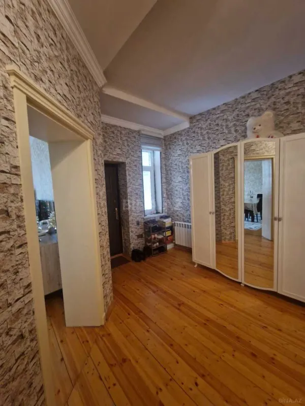 Satılır 6 otaqlı həyət evi 280 m²