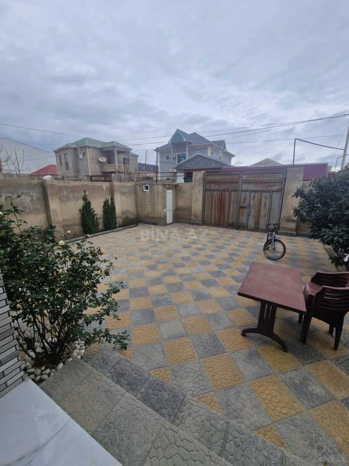 Satılır 6 otaqlı həyət evi 280 m²