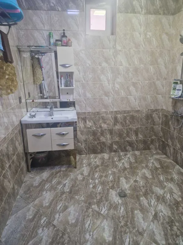 Satılır 6 otaqlı həyət evi 280 m²