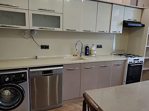 Kirayə verilir 2 otaqlı mənzil 87 m²