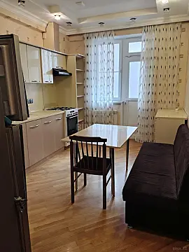 Kirayə verilir 2 otaqlı mənzil 87 m²