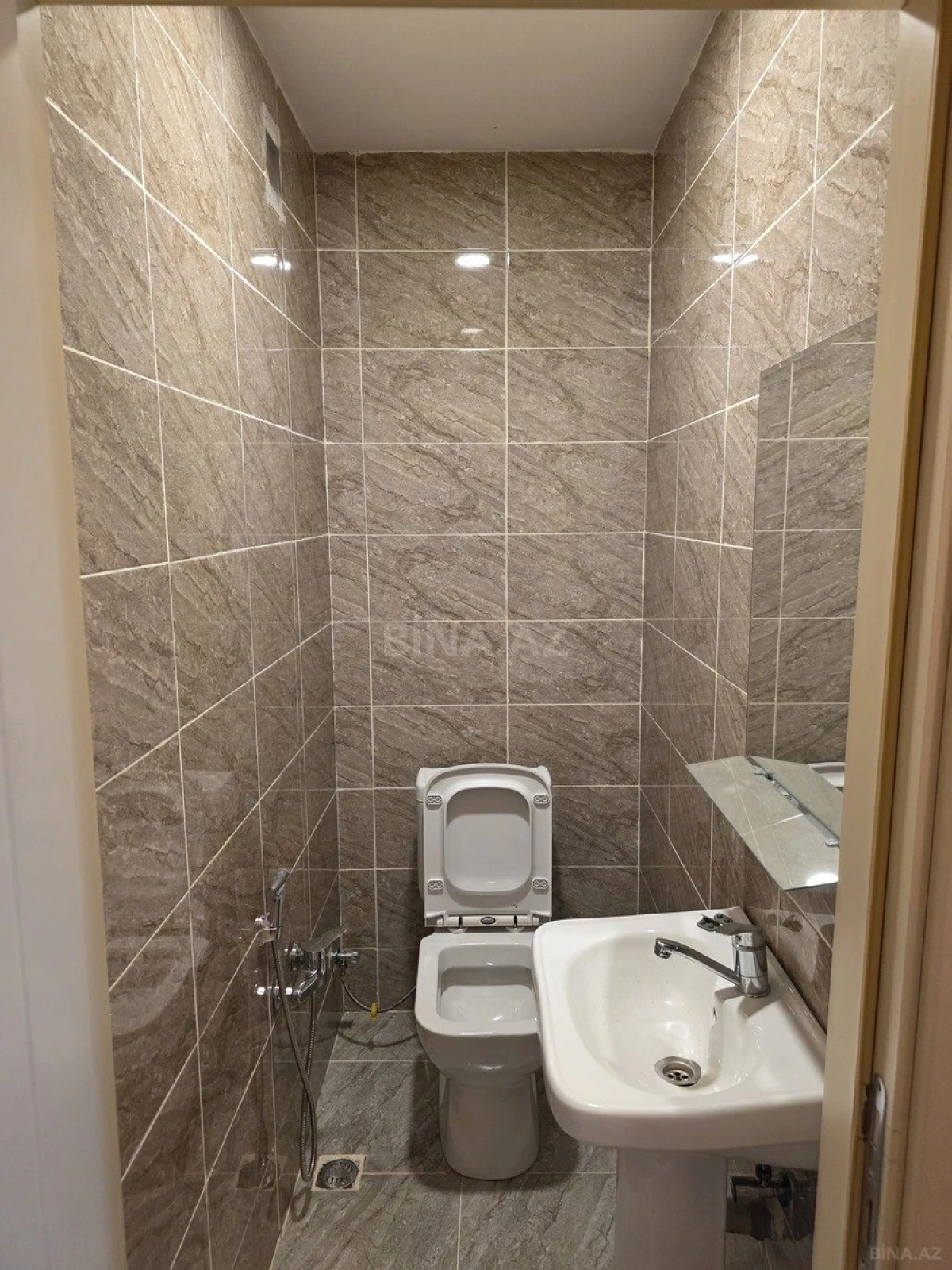 Satılır 2 otaqlı mənzil 75 m²