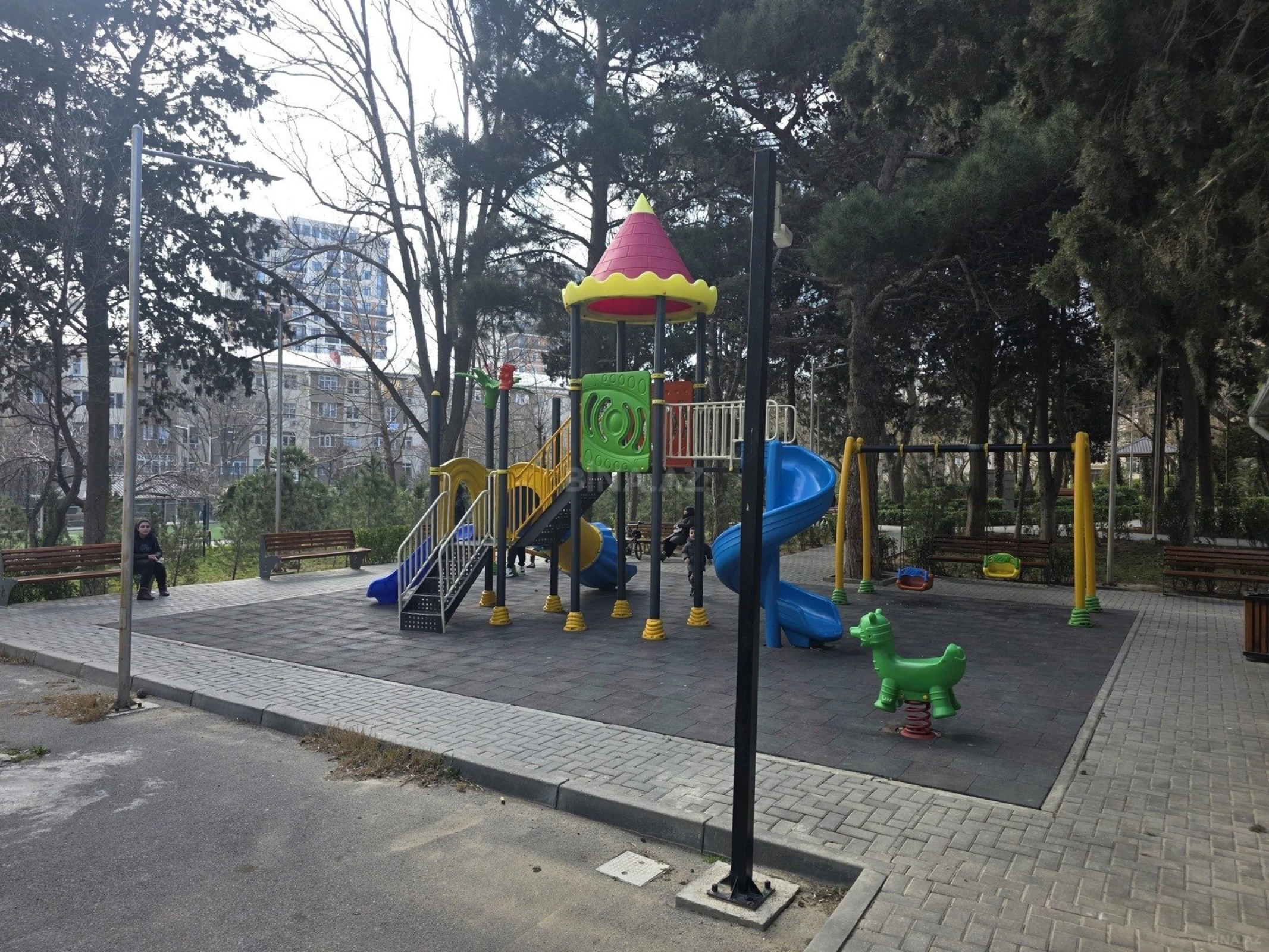 Satılır 2 otaqlı mənzil 75 m²