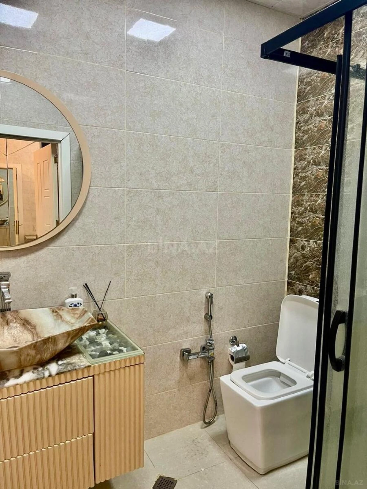 Kirayə verilir 2 otaqlı mənzil 70 m²