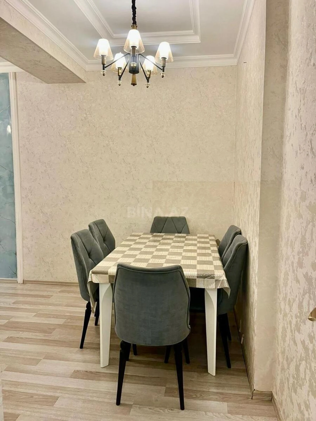 Kirayə verilir 2 otaqlı mənzil 70 m²