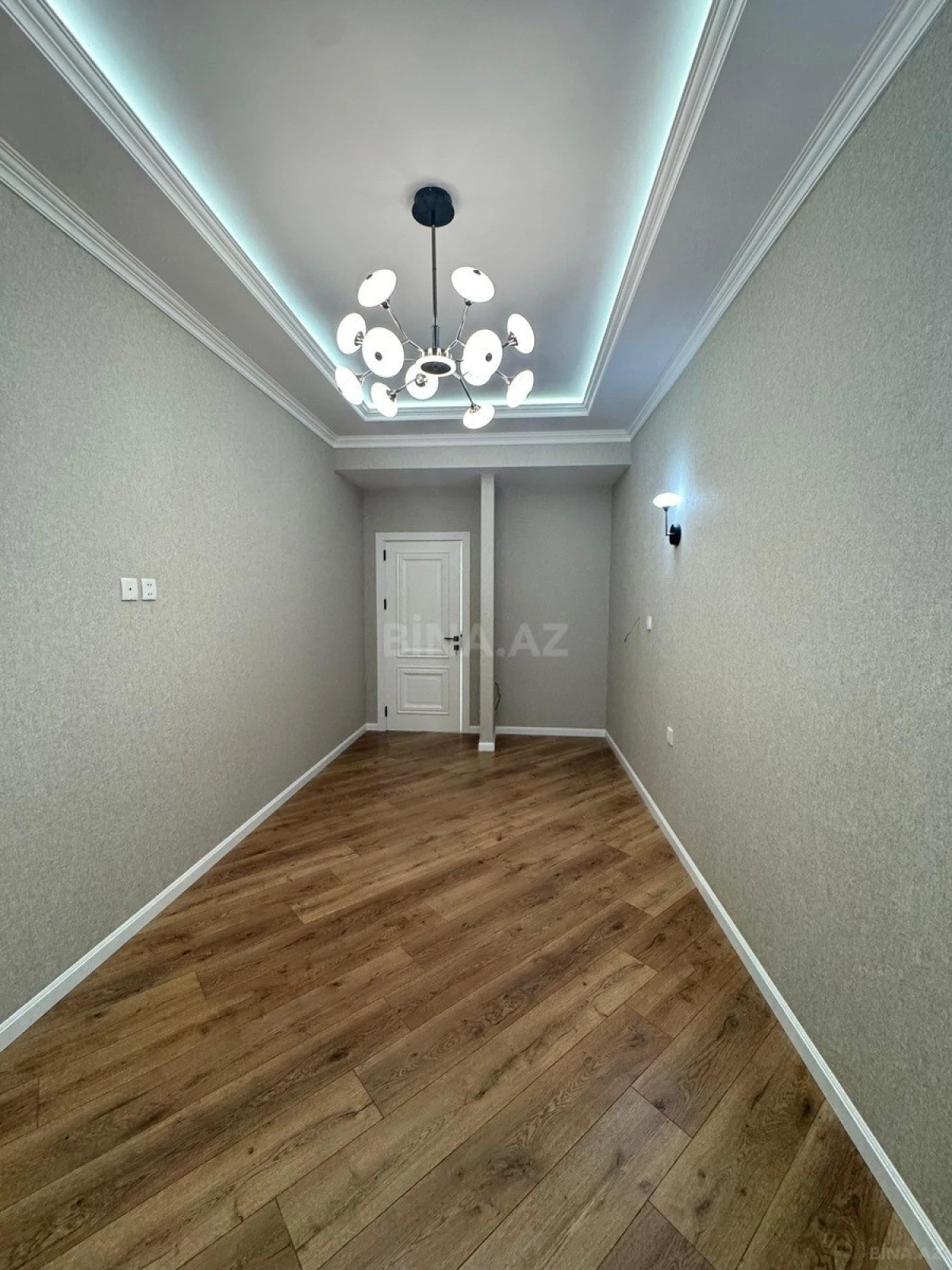 Satılır 4 otaqlı mənzil 138 m²