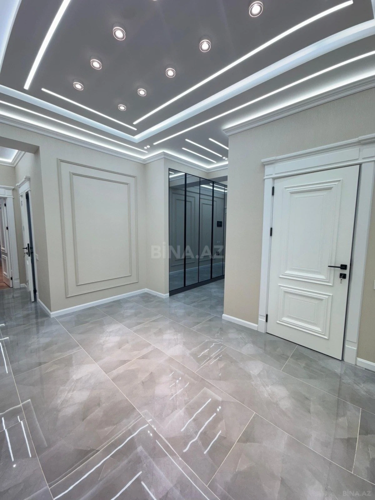 Satılır 4 otaqlı mənzil 138 m²