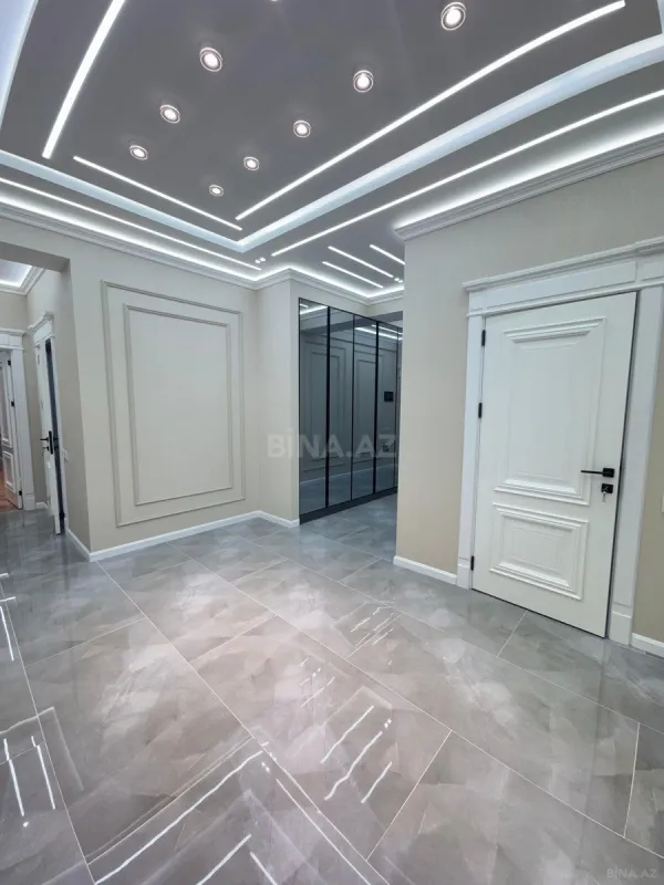 Satılır 4 otaqlı mənzil 138 m²