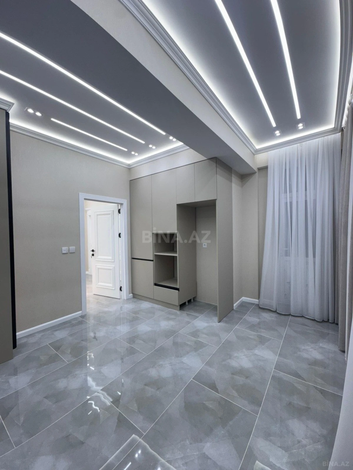 Satılır 4 otaqlı mənzil 138 m²