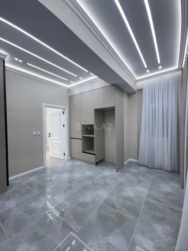 Satılır 4 otaqlı mənzil 138 m²