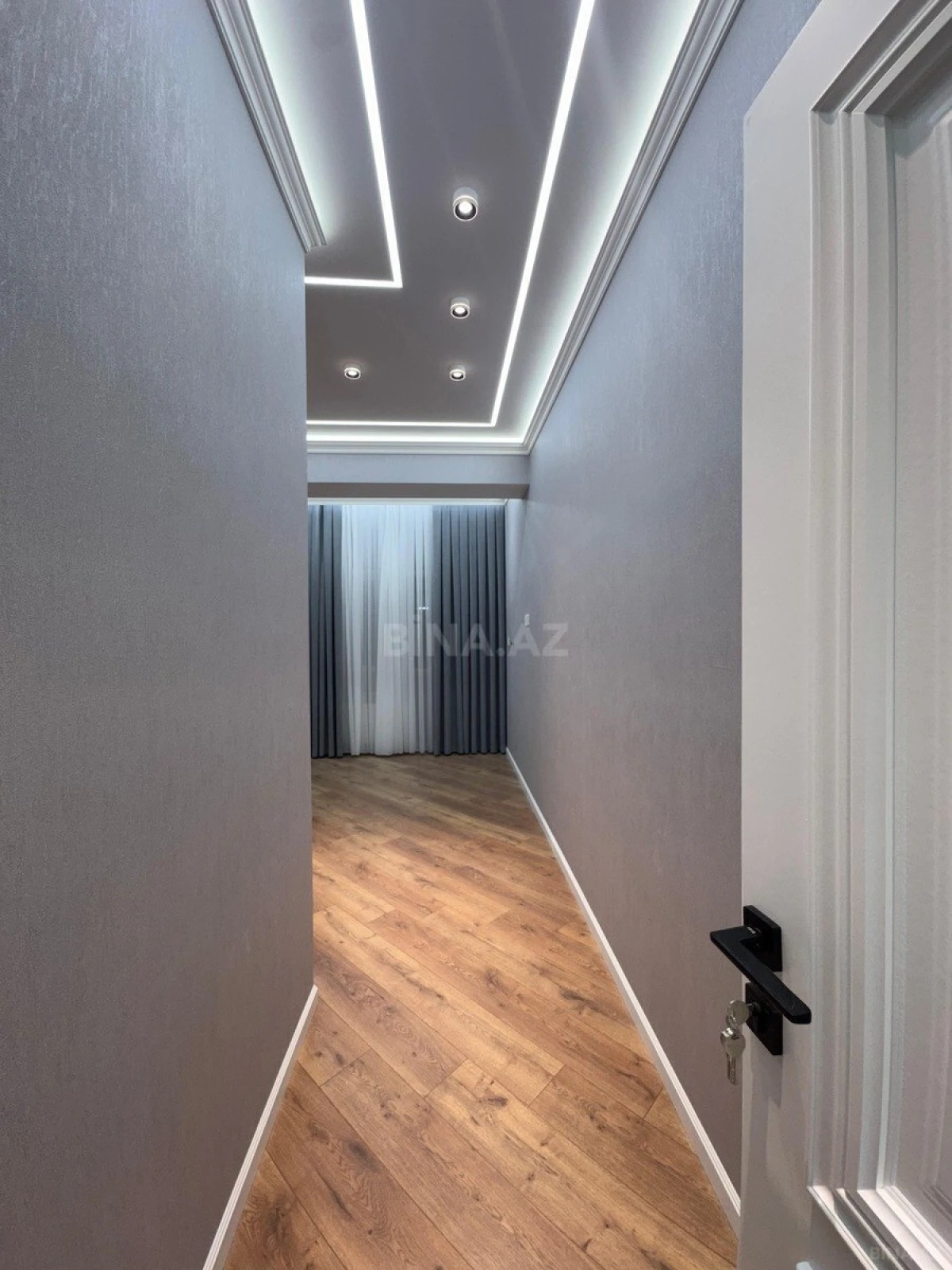 Satılır 4 otaqlı mənzil 138 m²