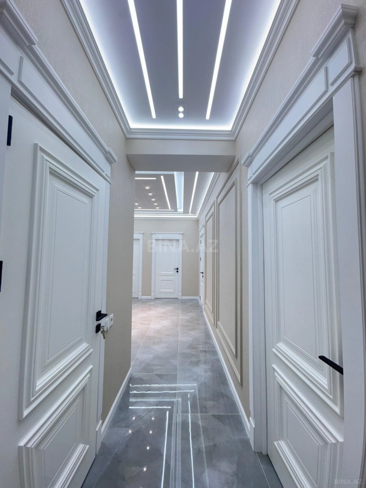 Satılır 4 otaqlı mənzil 138 m²