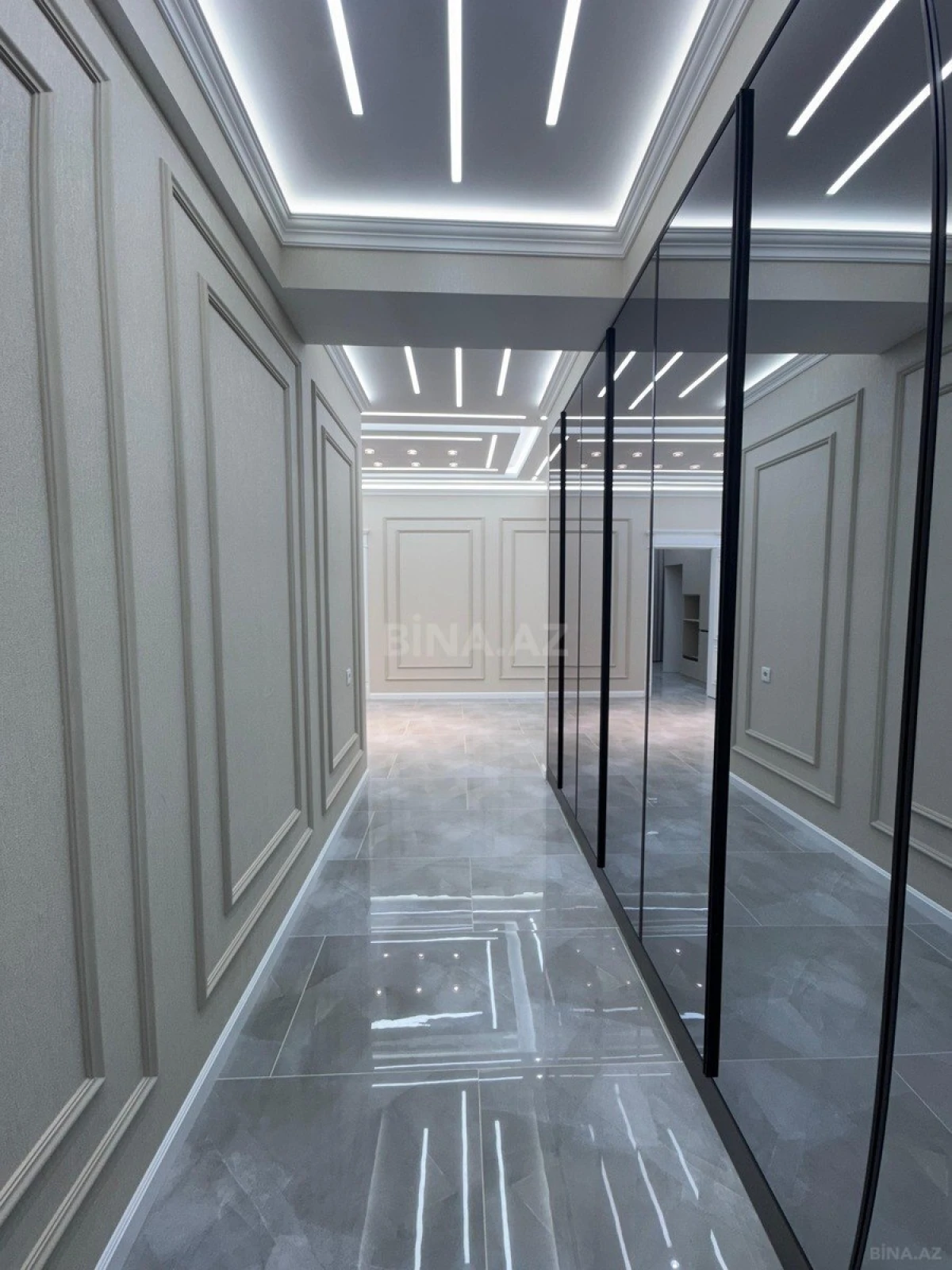 Satılır 4 otaqlı mənzil 138 m²