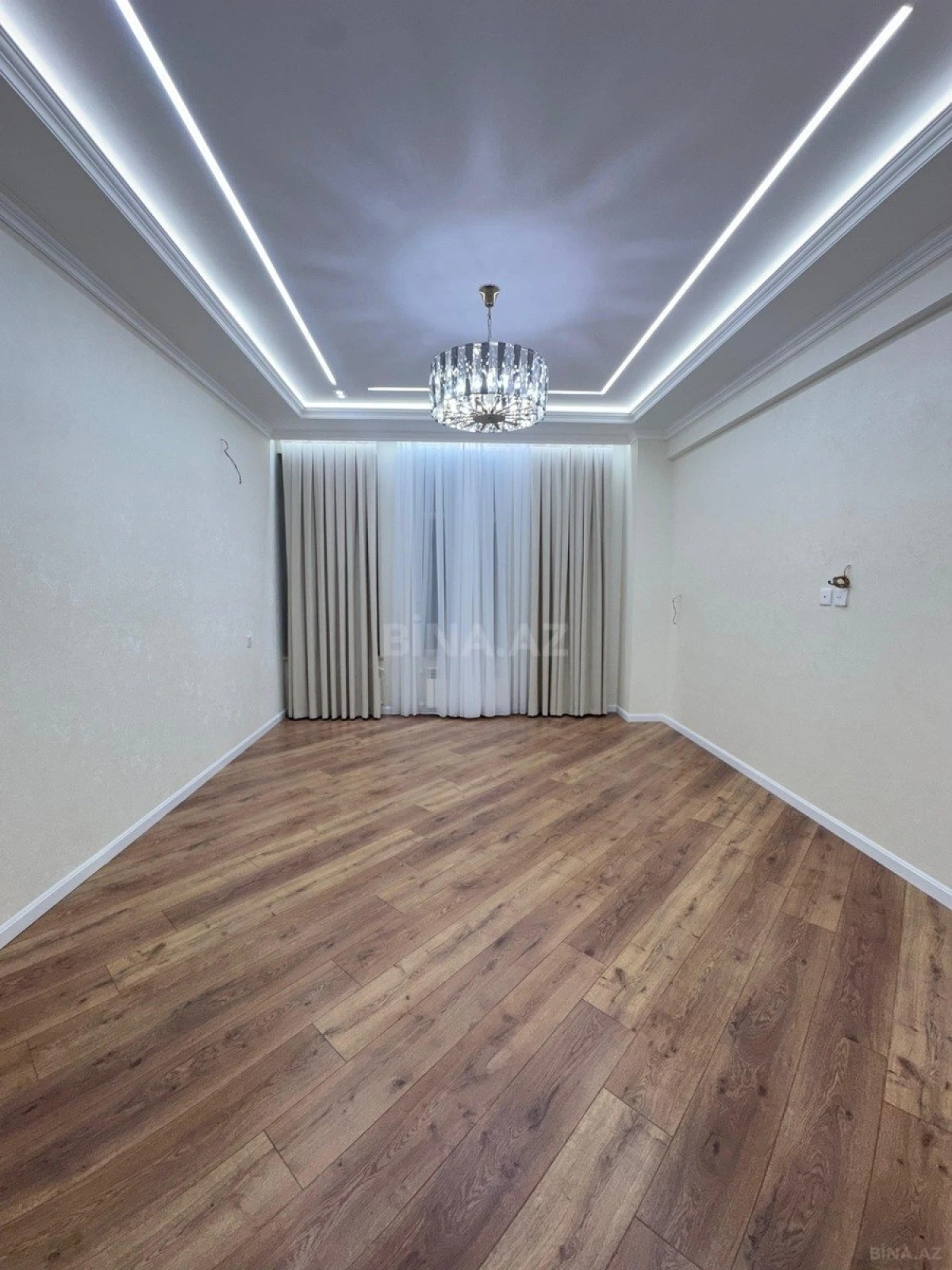 Satılır 4 otaqlı mənzil 138 m²