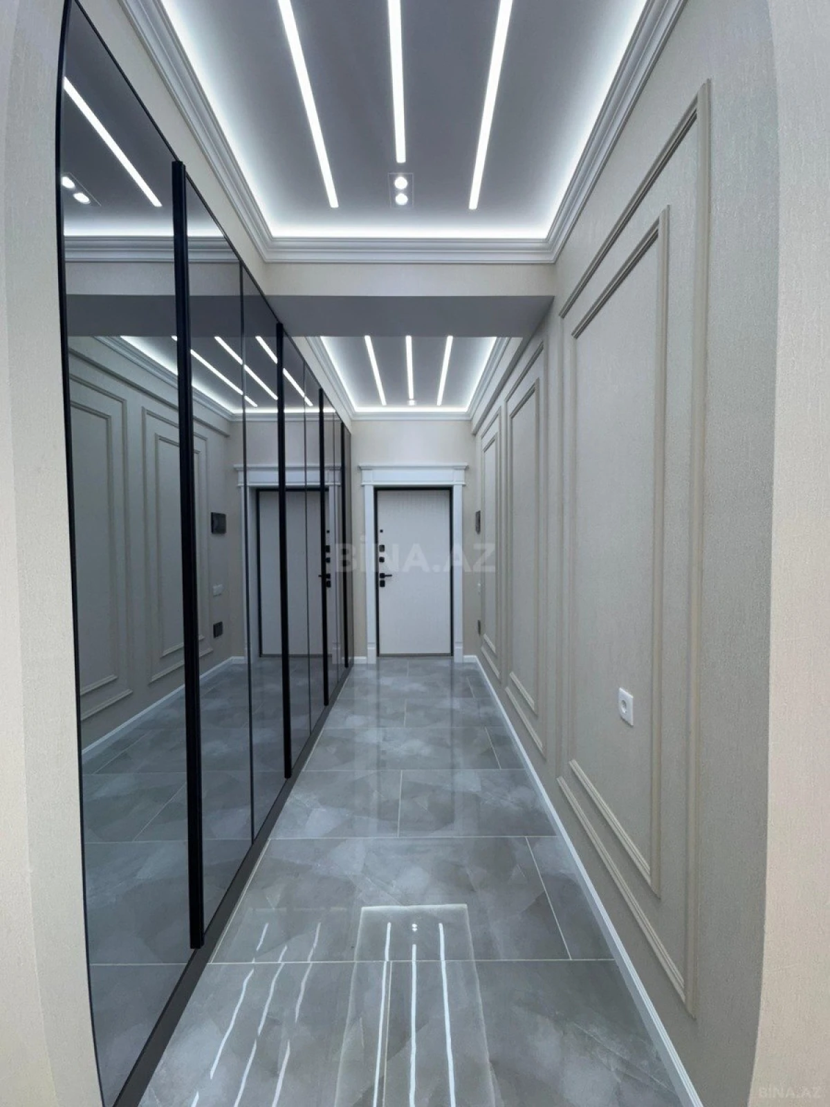 Satılır 4 otaqlı mənzil 138 m²