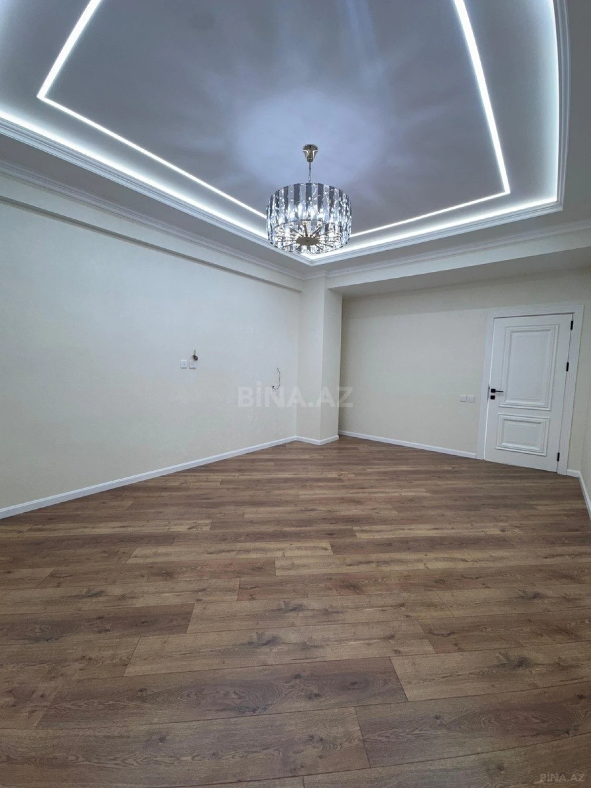Satılır 4 otaqlı mənzil 138 m²