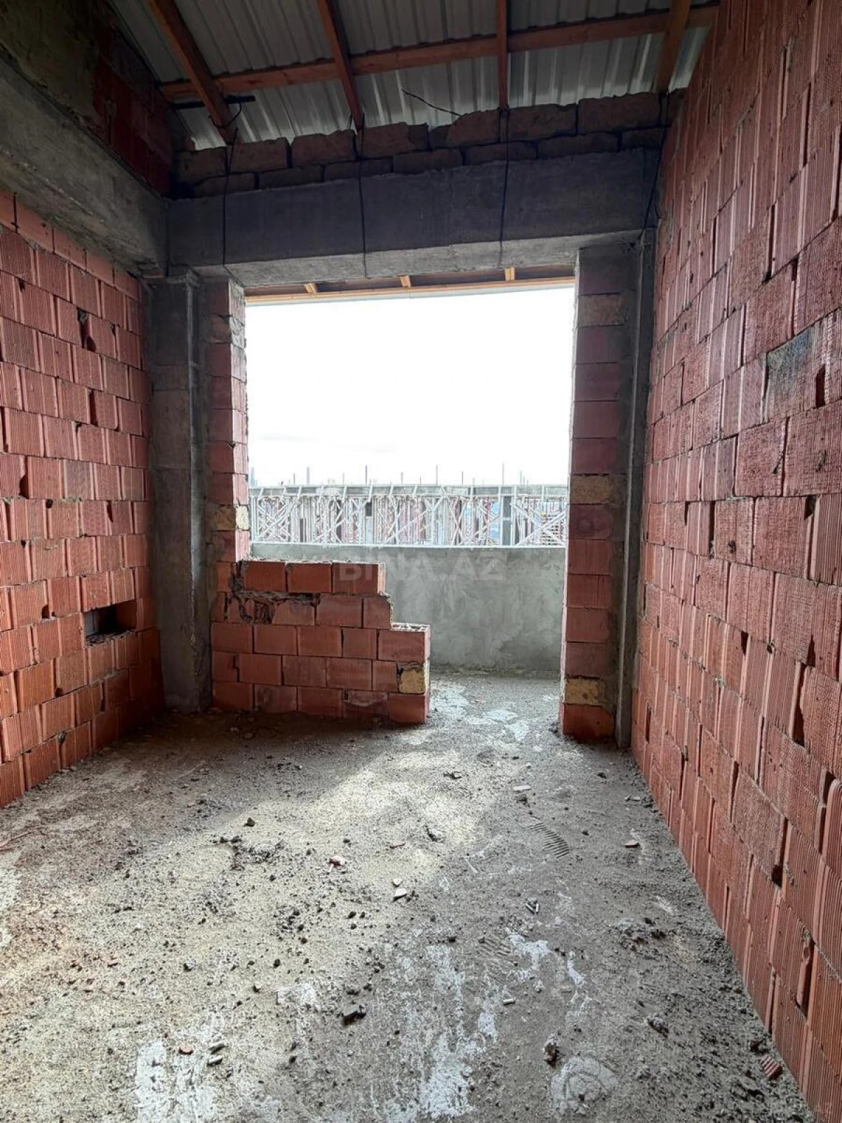 Satılır 2 otaqlı mənzil 72 m²