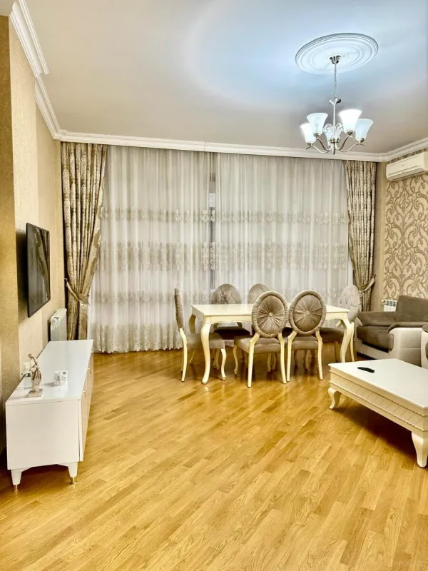 Kirayə verilir 2 otaqlı mənzil 90 m²
