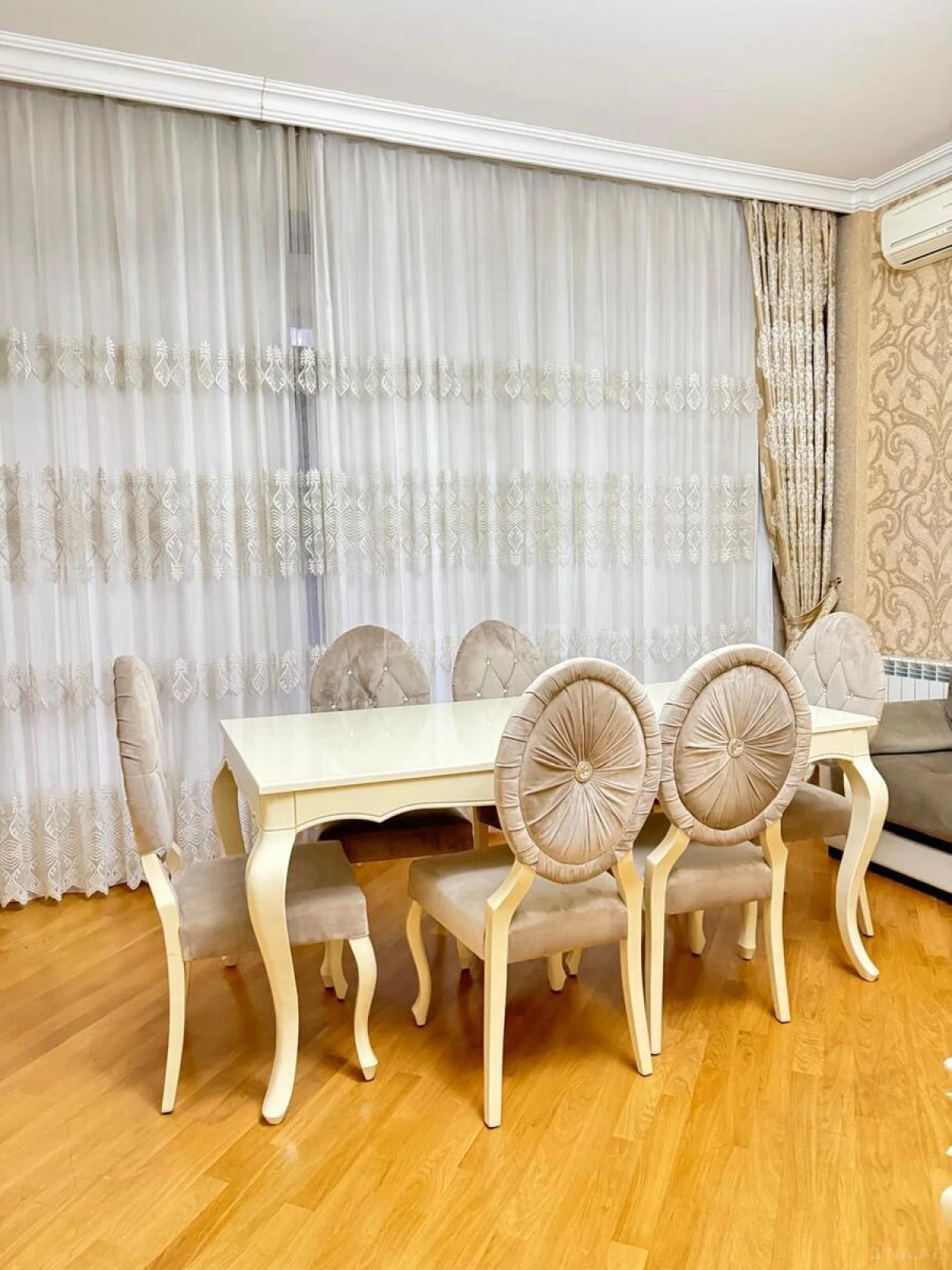 Kirayə verilir 2 otaqlı mənzil 90 m²
