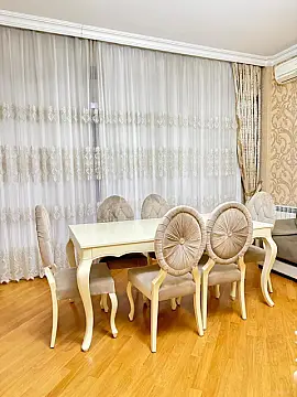 Kirayə verilir 2 otaqlı mənzil 90 m²