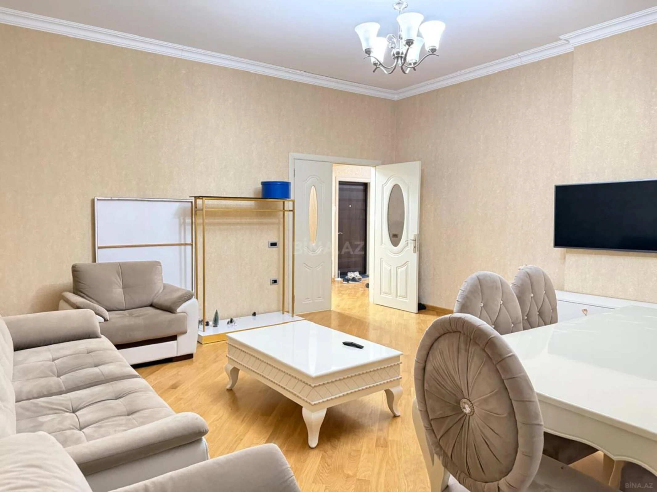 Kirayə verilir 2 otaqlı mənzil 90 m²