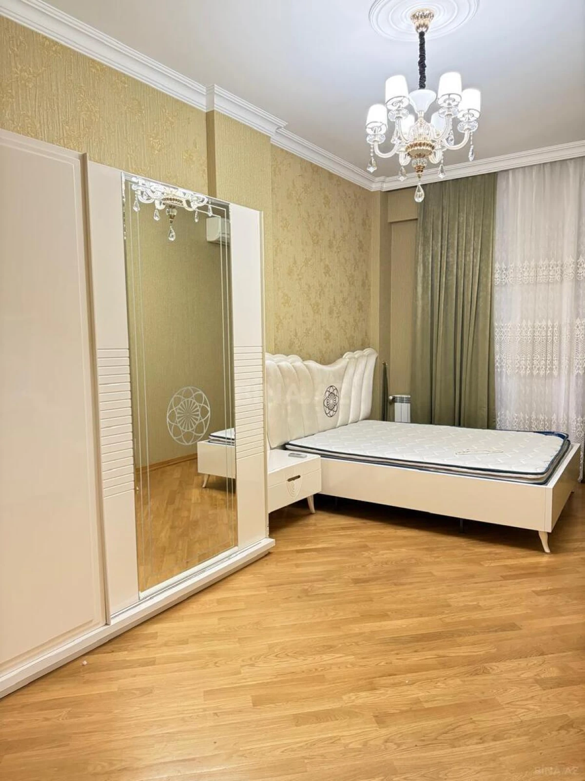 Kirayə verilir 2 otaqlı mənzil 90 m²