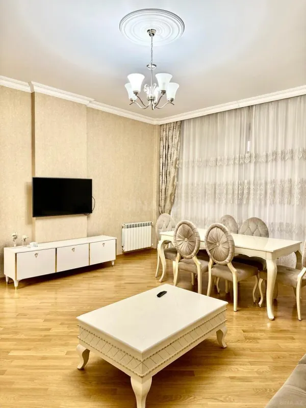 Kirayə verilir 2 otaqlı mənzil 90 m²