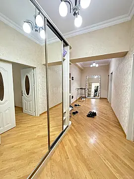 Kirayə verilir 2 otaqlı mənzil 90 m²