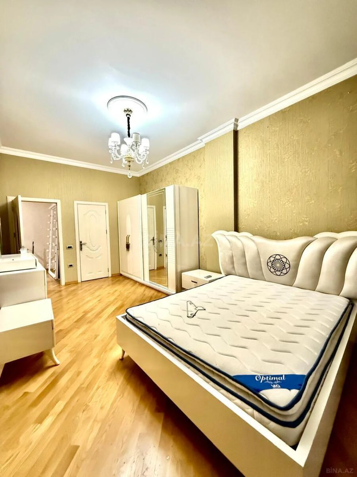 Kirayə verilir 2 otaqlı mənzil 90 m²