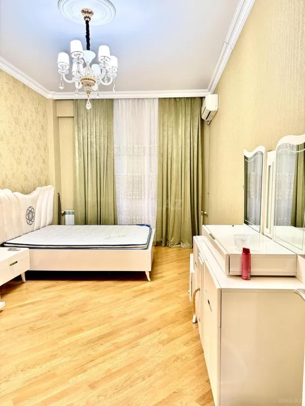 Kirayə verilir 2 otaqlı mənzil 90 m²